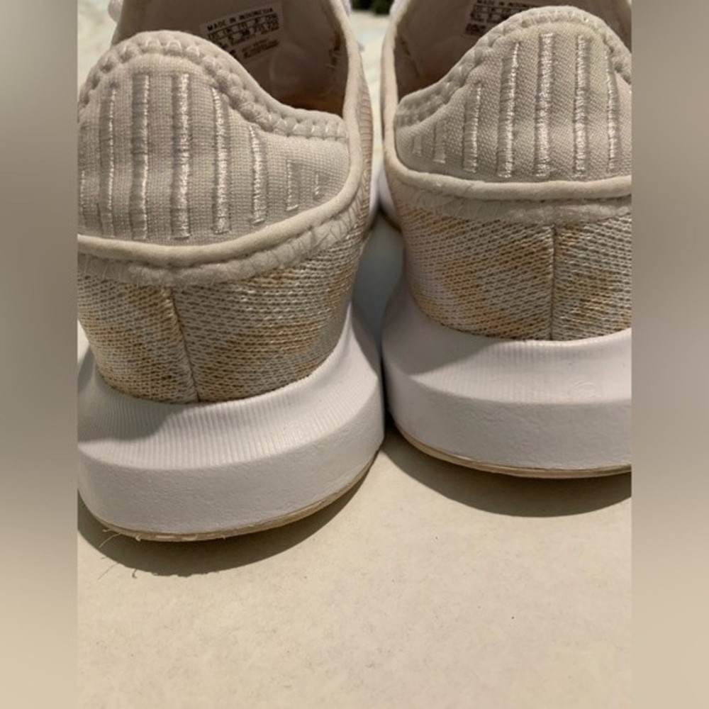 adidas Swift Run X Halo Ivory / White leopard Womens Tennis Shoes size 6 1/2. - Picture 10 of 10